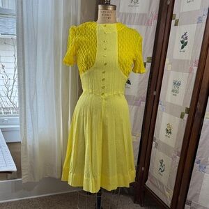 Vintage 70s Yellow Prairie Dress XS S Textured Bodice Crinkle Fabric Cottagecore
